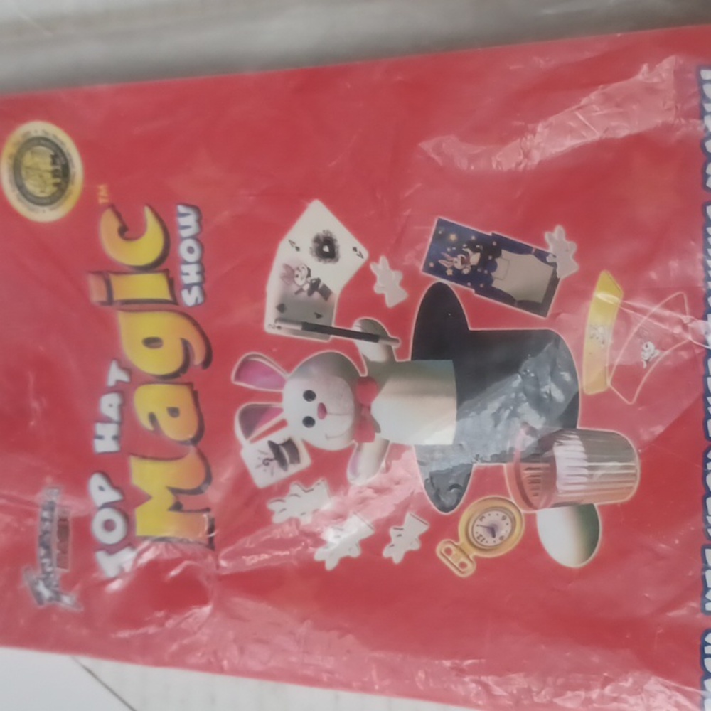 4/$60 Magic Kit With Instrustion Booklet - Picture 3 of 9